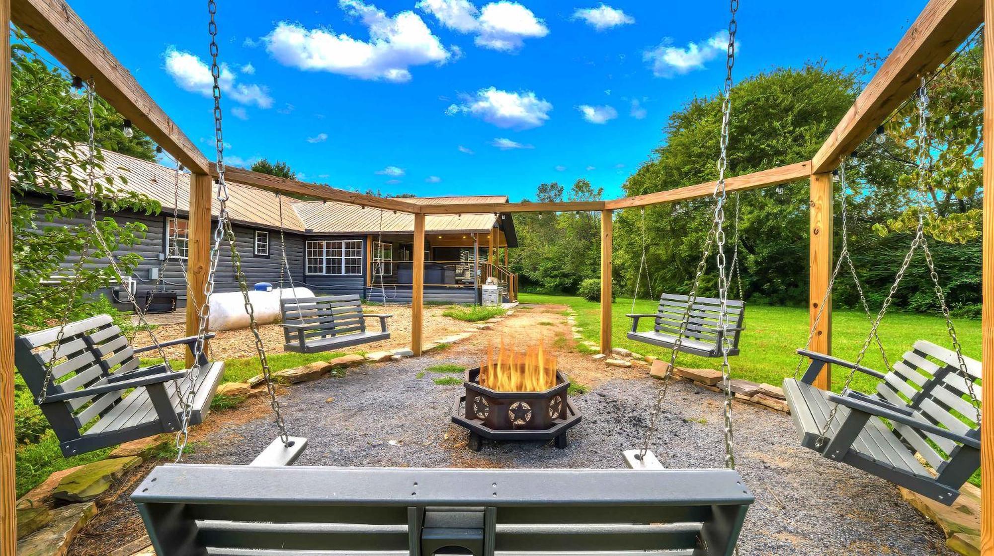 Poolside At Autumn Woods - Pool, Theater, Fireplace, Firepit, Arcade Sevierville Ngoại thất bức ảnh